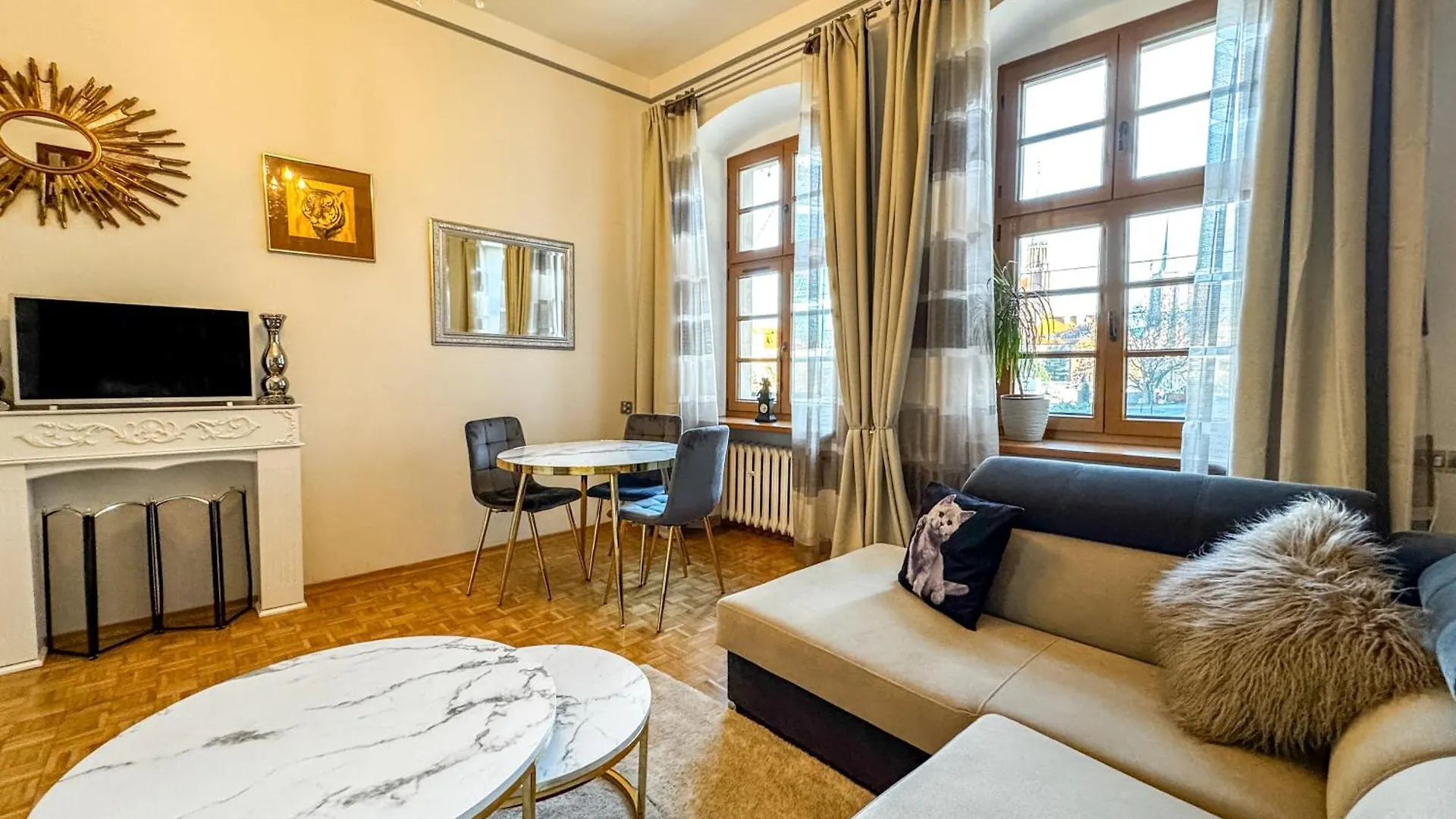 Luxury Decor & Amazing Island Views, Center! 5Mins Rynek Apartment Wroclaw 0*,  Poland